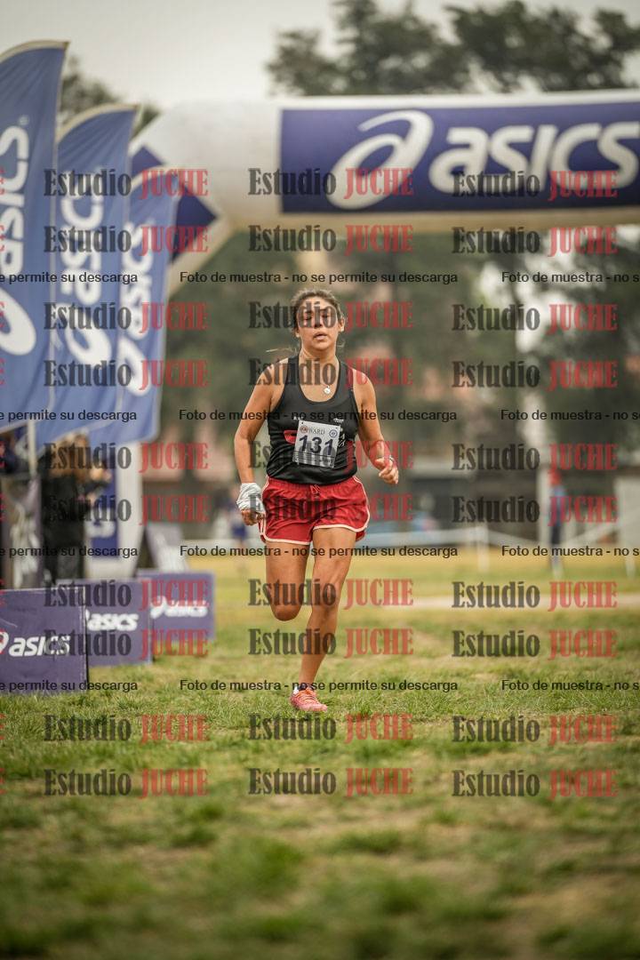 Fotos de la llegada del cross de 6000 m - running teams mujeres y varones