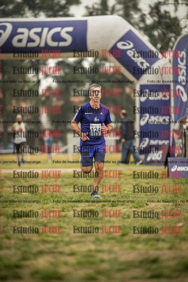 Fotos de la llegada del cross de 6000 m - running teams mujeres y varones
