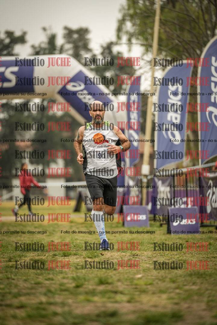 Fotos de la llegada del cross de 6000 m - running teams mujeres y varones
