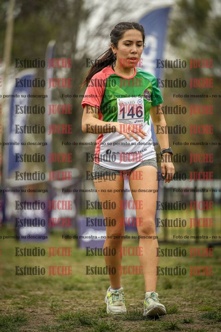 Fotos de la llegada del cross de 6000 m - running teams mujeres y varones