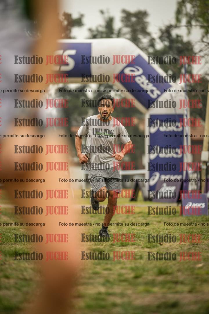Fotos de la llegada del cross de 6000 m - running teams mujeres y varones