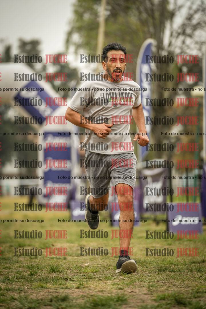 Fotos de la llegada del cross de 6000 m - running teams mujeres y varones