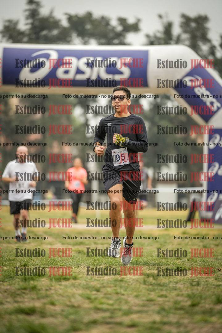 Fotos de la llegada del cross de 6000 m - running teams mujeres y varones