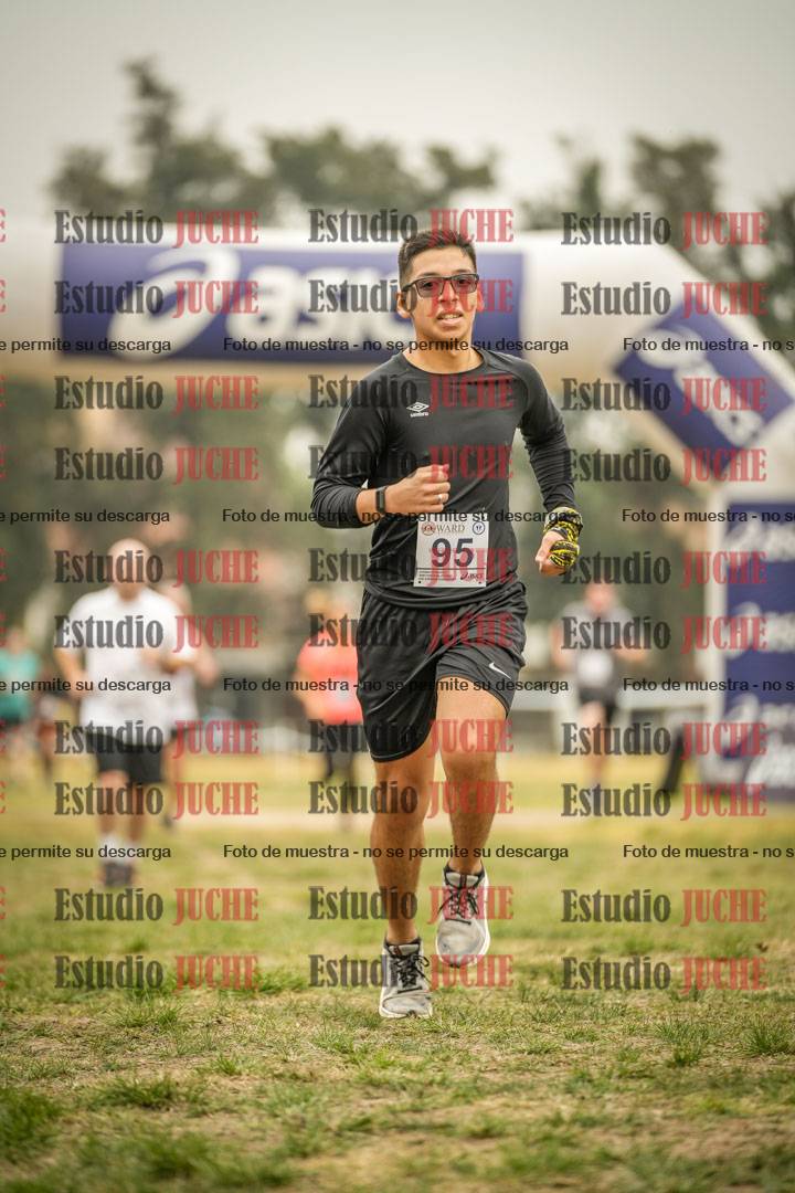 Fotos de la llegada del cross de 6000 m - running teams mujeres y varones