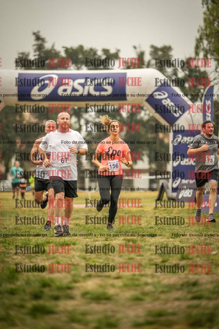 Fotos de la llegada del cross de 6000 m - running teams mujeres y varones