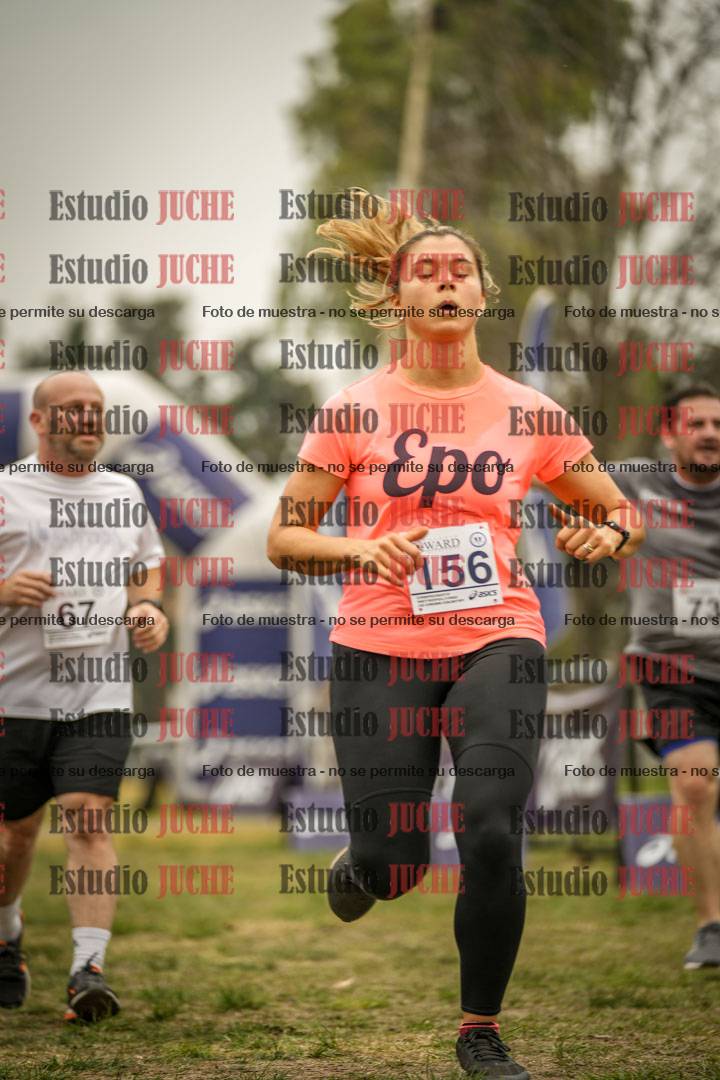 Fotos de la llegada del cross de 6000 m - running teams mujeres y varones