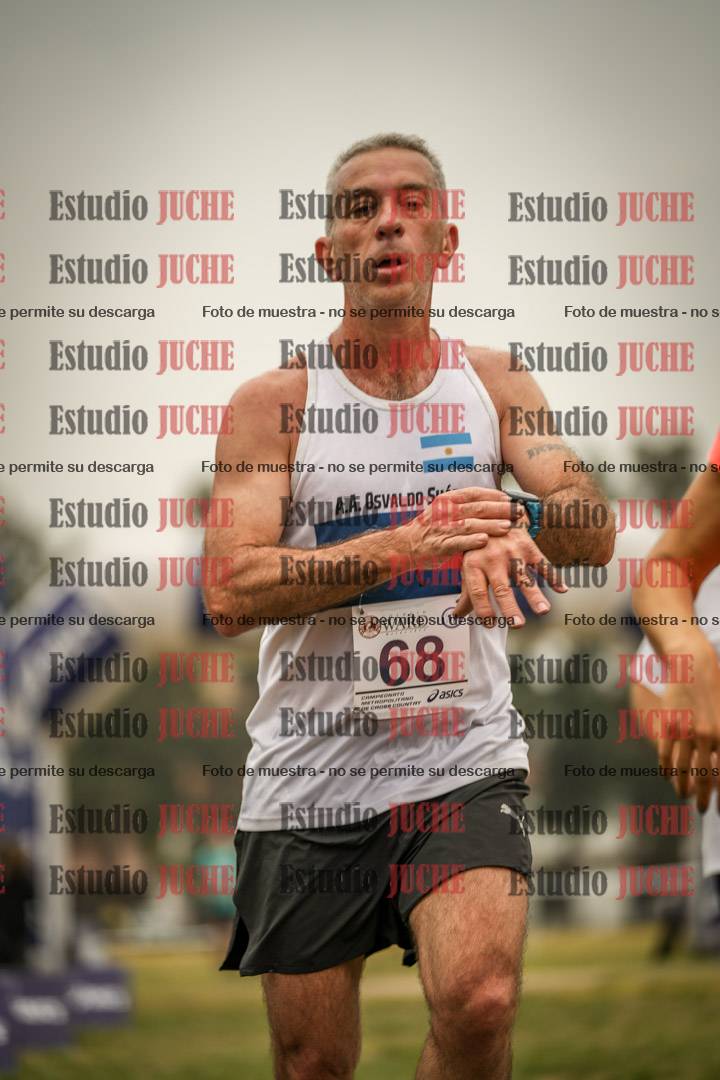 Fotos de la llegada del cross de 6000 m - running teams mujeres y varones
