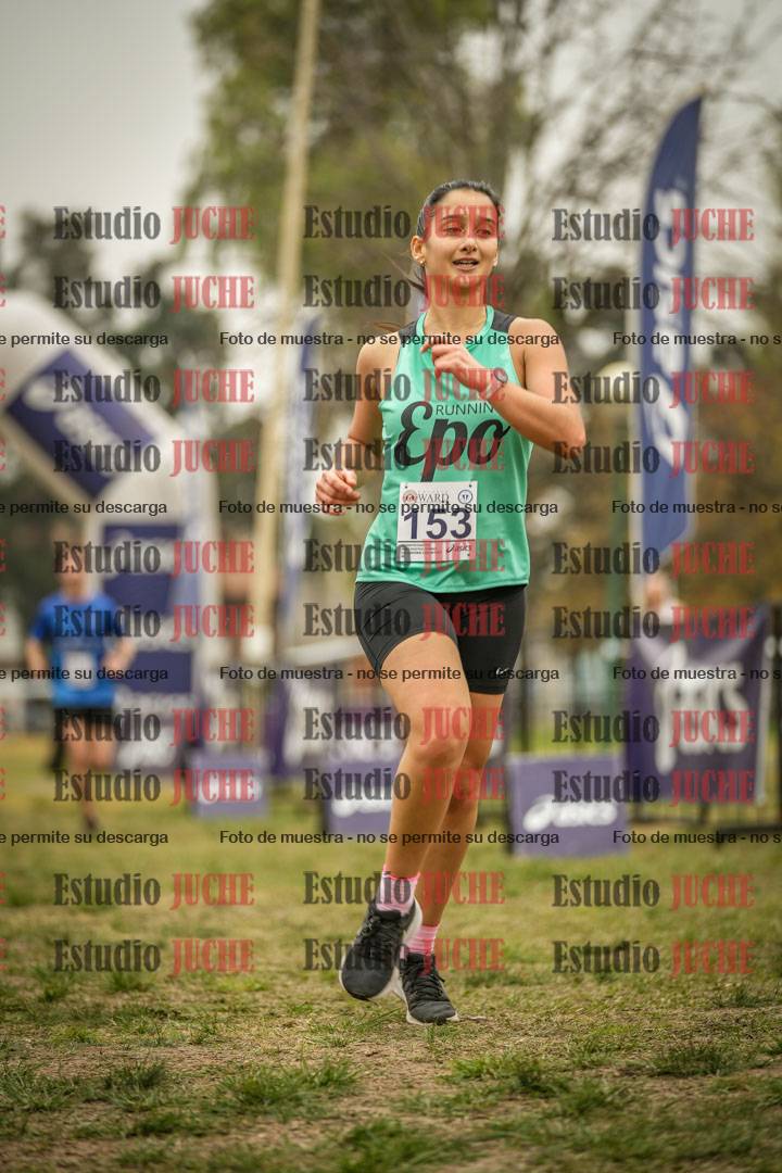 Fotos de la llegada del cross de 6000 m - running teams mujeres y varones
