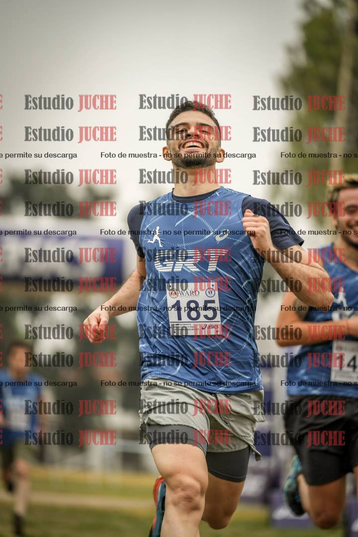 Fotos de la llegada del cross de 6000 m - running teams mujeres y varones