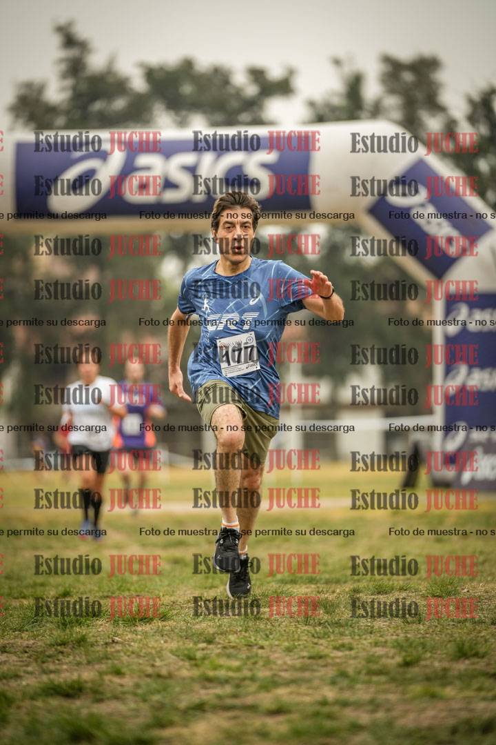 Fotos de la llegada del cross de 6000 m - running teams mujeres y varones
