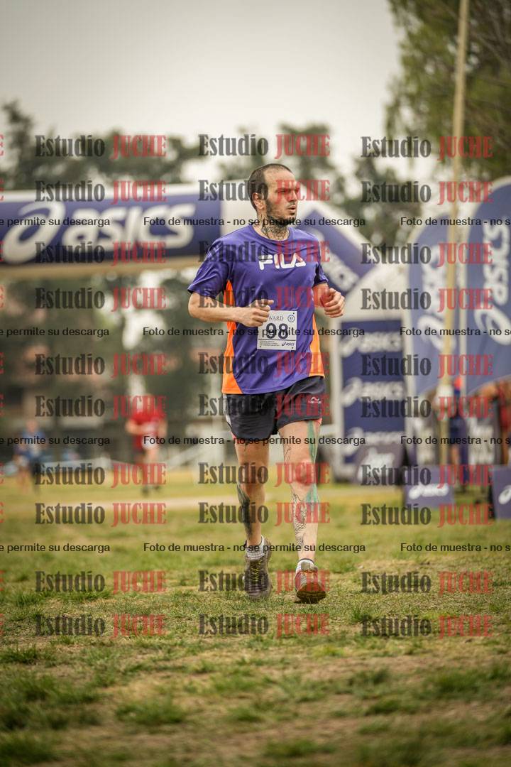 Fotos de la llegada del cross de 6000 m - running teams mujeres y varones