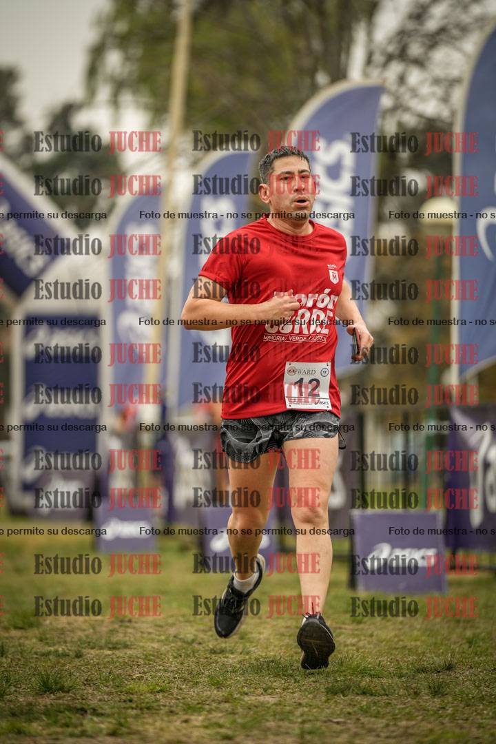 Fotos de la llegada del cross de 6000 m - running teams mujeres y varones