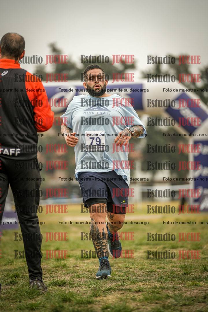 Fotos de la llegada del cross de 6000 m - running teams mujeres y varones