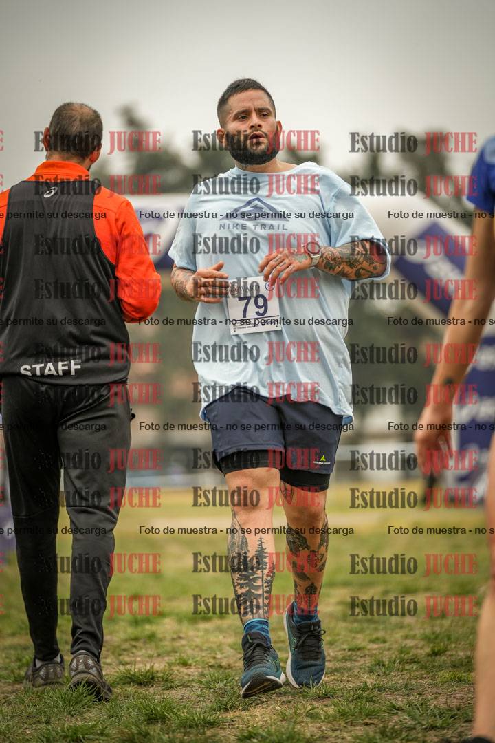 Fotos de la llegada del cross de 6000 m - running teams mujeres y varones