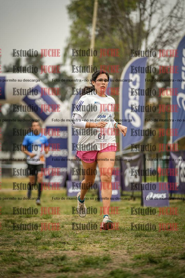 Fotos de la llegada del cross de 6000 m - running teams mujeres y varones