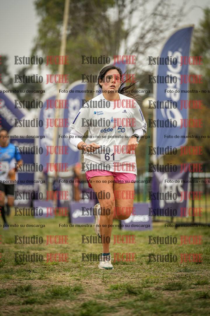 Fotos de la llegada del cross de 6000 m - running teams mujeres y varones