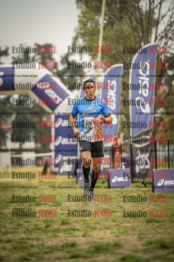 Fotos de la llegada del cross de 6000 m - running teams mujeres y varones