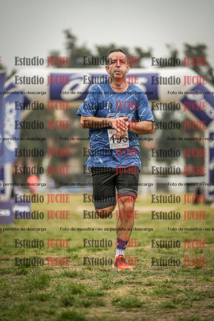 Fotos de la llegada del cross de 6000 m - running teams mujeres y varones