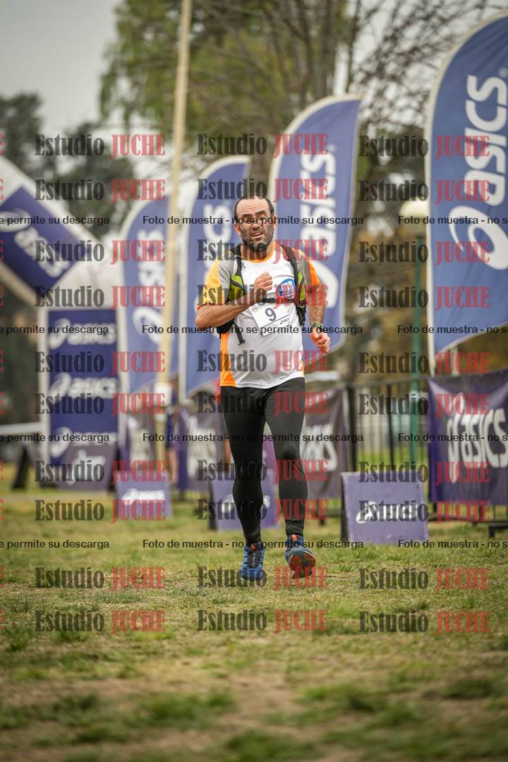 Fotos de la llegada del cross de 6000 m - running teams mujeres y varones