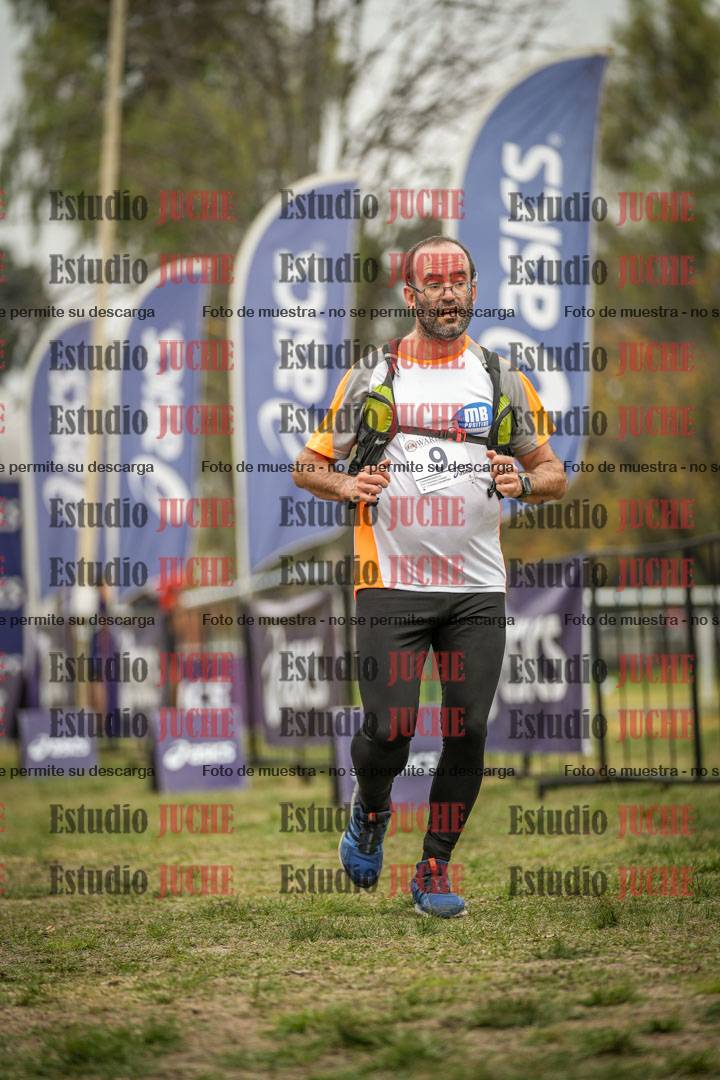 Fotos de la llegada del cross de 6000 m - running teams mujeres y varones