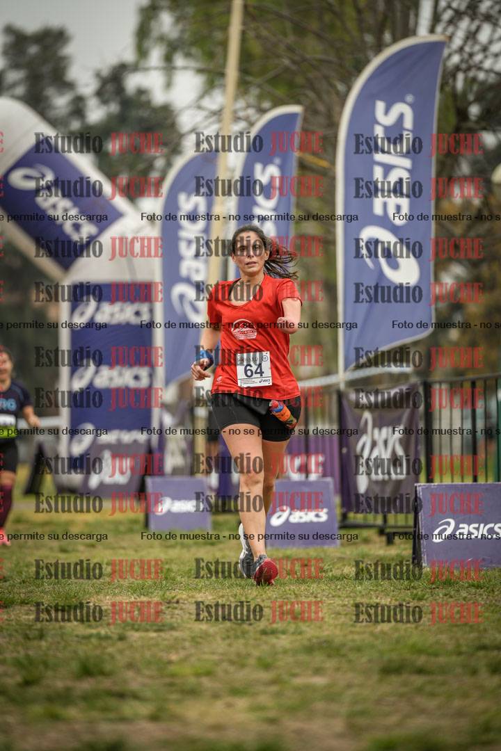 Fotos de la llegada del cross de 6000 m - running teams mujeres y varones