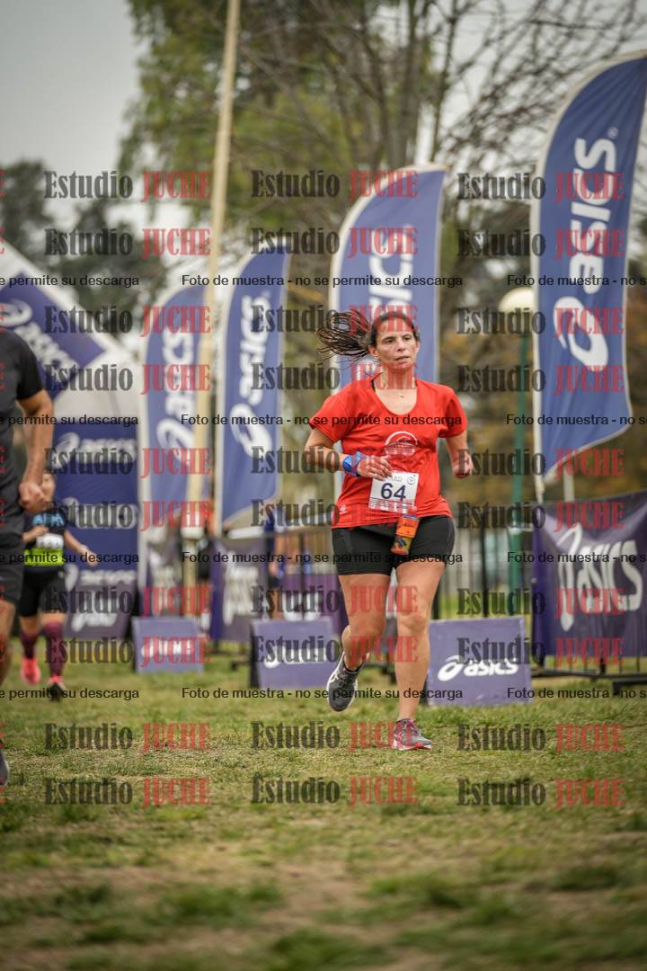 Fotos de la llegada del cross de 6000 m - running teams mujeres y varones