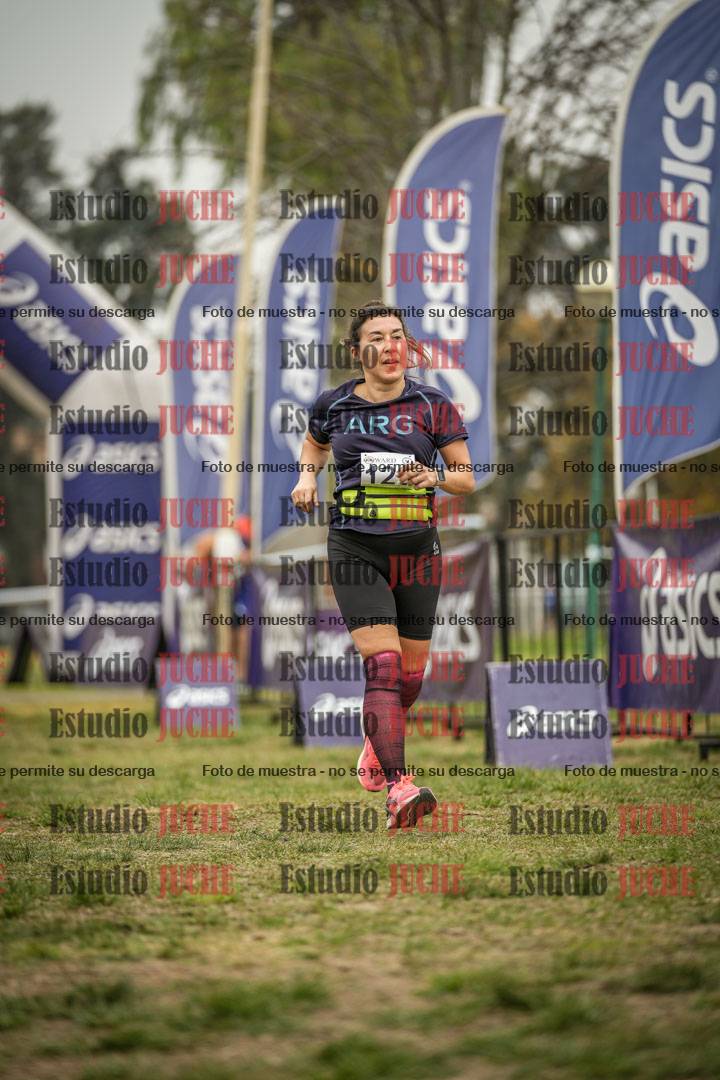 Fotos de la llegada del cross de 6000 m - running teams mujeres y varones