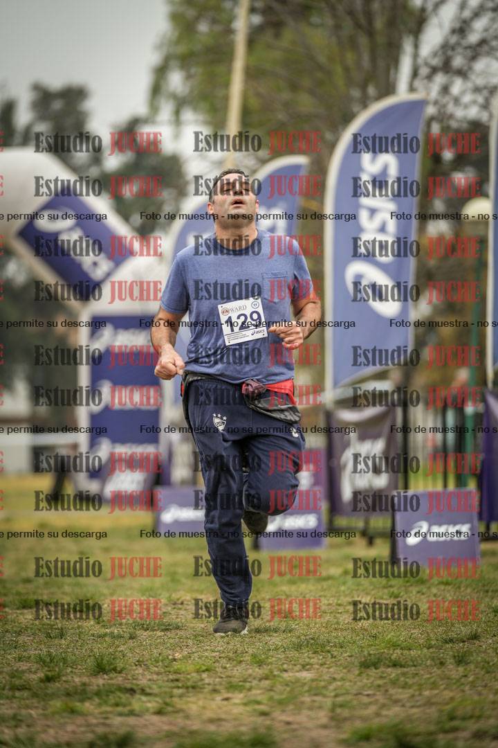 Fotos de la llegada del cross de 6000 m - running teams mujeres y varones