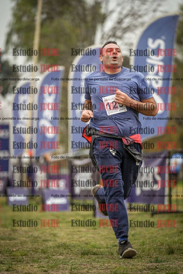 Fotos de la llegada del cross de 6000 m - running teams mujeres y varones