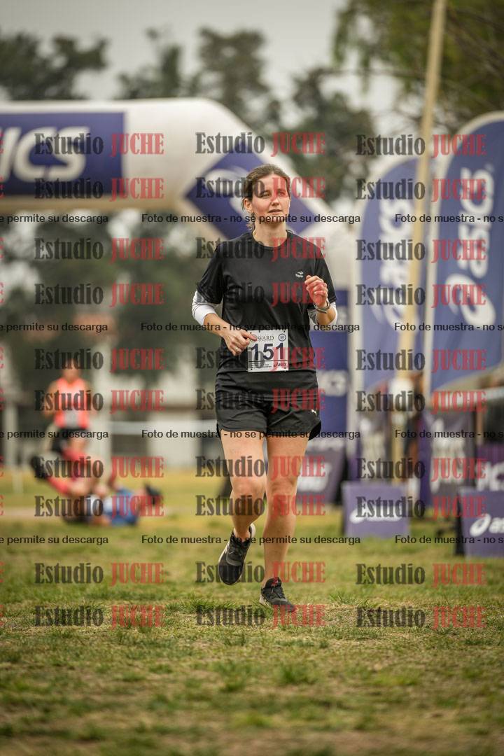 Fotos de la llegada del cross de 6000 m - running teams mujeres y varones