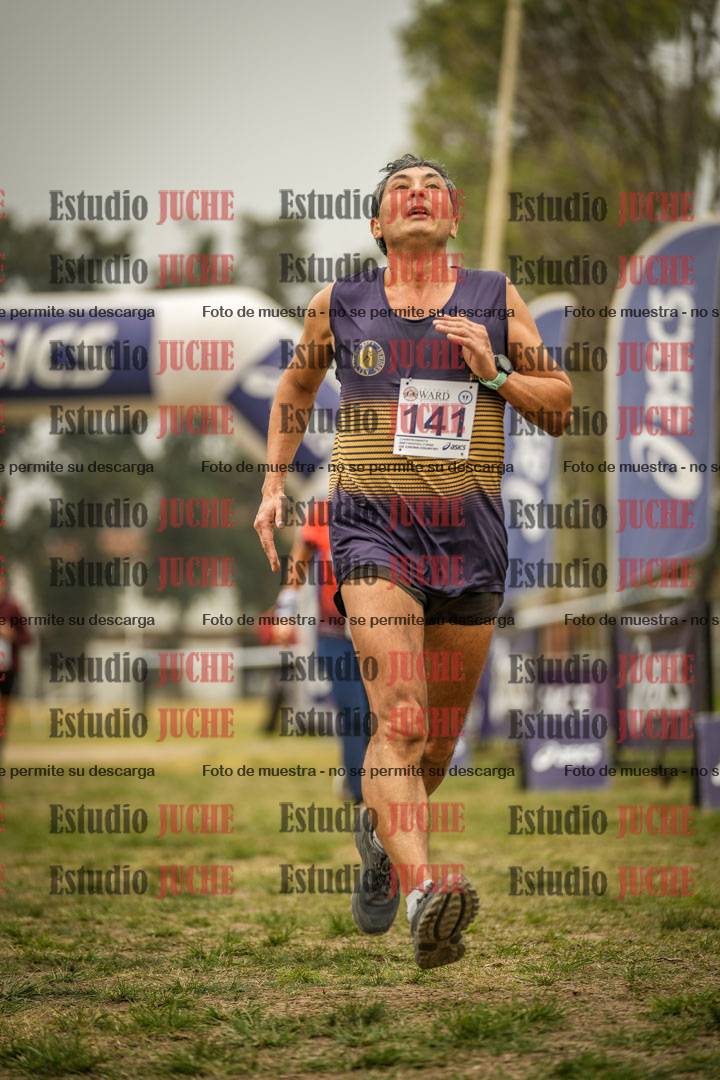 Fotos de la llegada del cross de 6000 m - running teams mujeres y varones