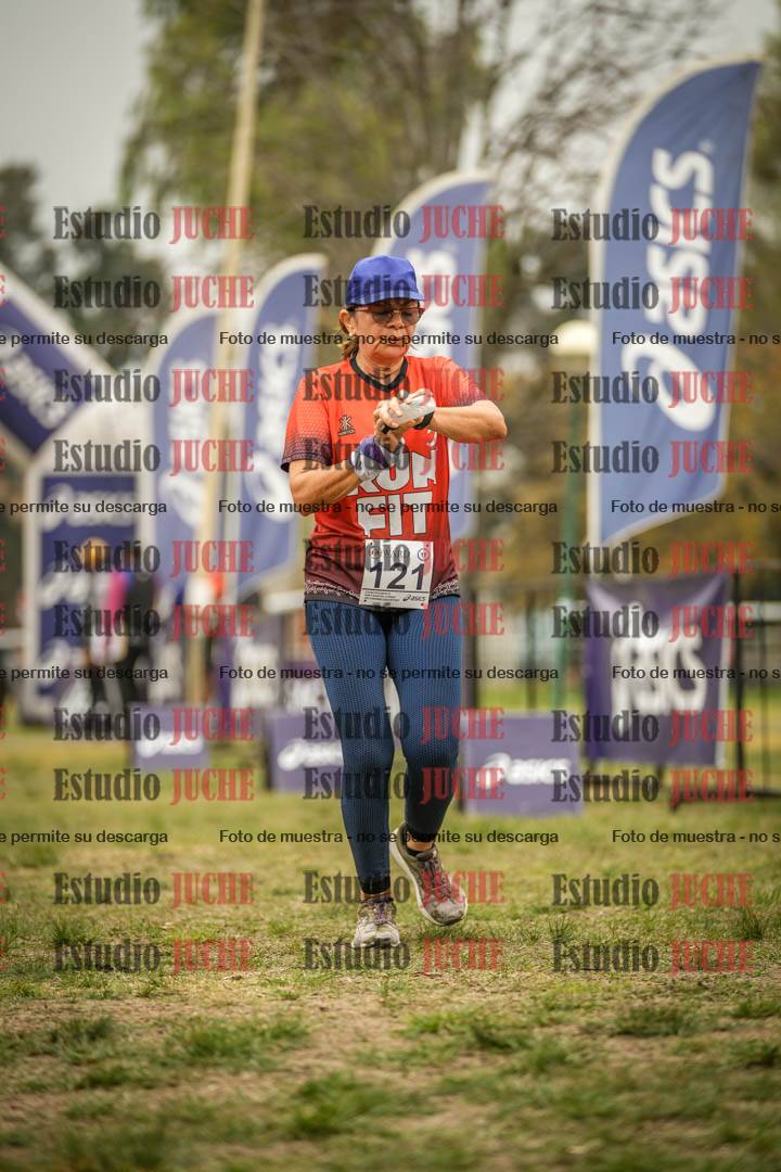 Fotos de la llegada del cross de 6000 m - running teams mujeres y varones