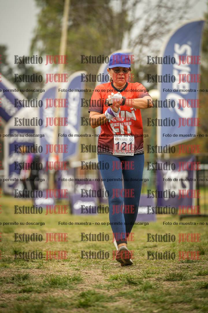 Fotos de la llegada del cross de 6000 m - running teams mujeres y varones