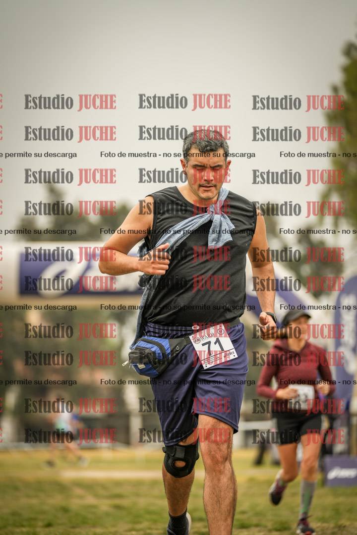 Fotos de la llegada del cross de 6000 m - running teams mujeres y varones