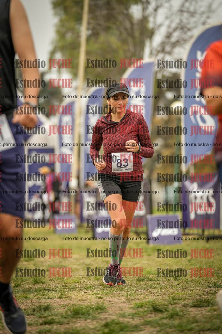 Fotos de la llegada del cross de 6000 m - running teams mujeres y varones
