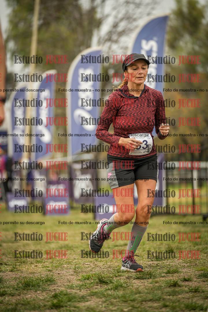 Fotos de la llegada del cross de 6000 m - running teams mujeres y varones