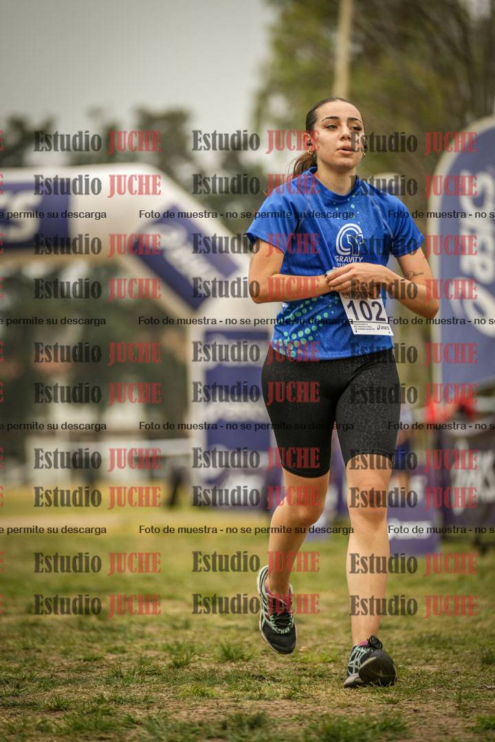 Fotos de la llegada del cross de 6000 m - running teams mujeres y varones