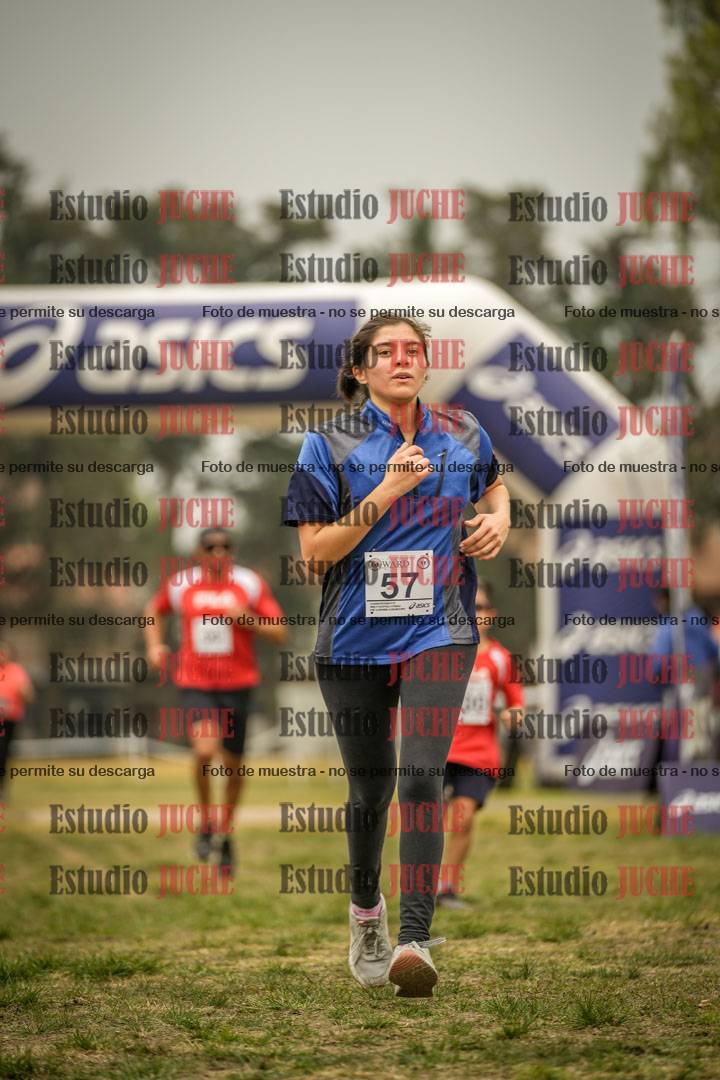 Fotos de la llegada del cross de 6000 m - running teams mujeres y varones