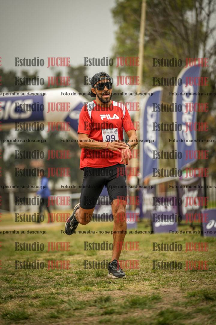 Fotos de la llegada del cross de 6000 m - running teams mujeres y varones