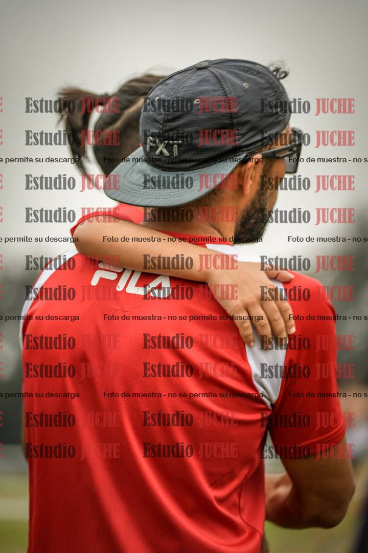 Fotos de la llegada del cross de 6000 m - running teams mujeres y varones