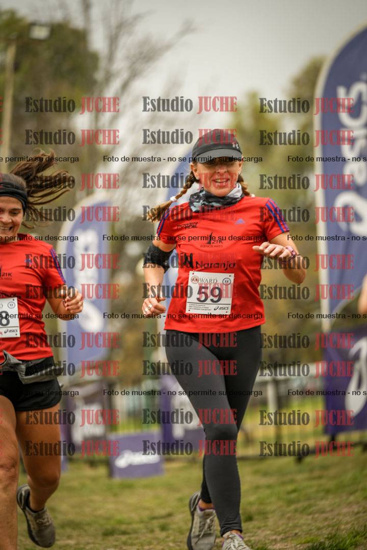 Fotos de la llegada del cross de 6000 m - running teams mujeres y varones