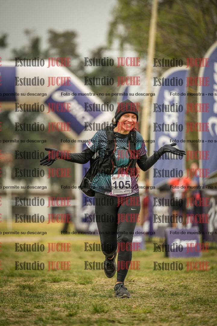 Fotos de la llegada del cross de 6000 m - running teams mujeres y varones