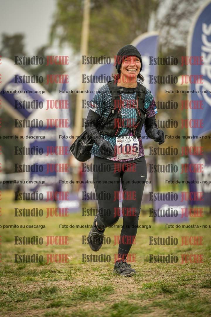 Fotos de la llegada del cross de 6000 m - running teams mujeres y varones