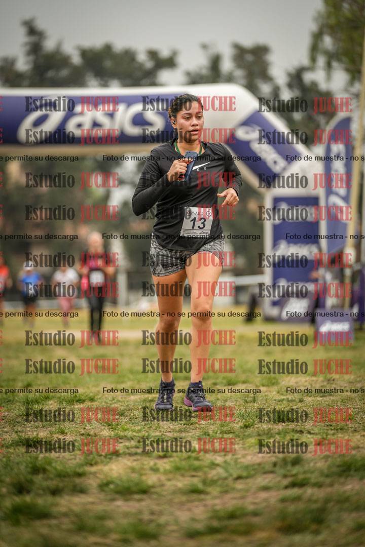 Fotos de la llegada del cross de 6000 m - running teams mujeres y varones
