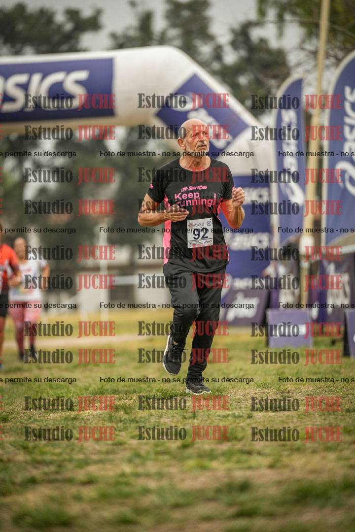Fotos de la llegada del cross de 6000 m - running teams mujeres y varones