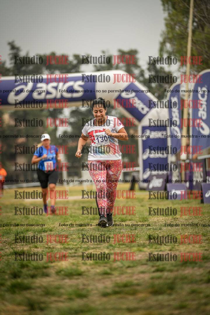 Fotos de la llegada del cross de 6000 m - running teams mujeres y varones