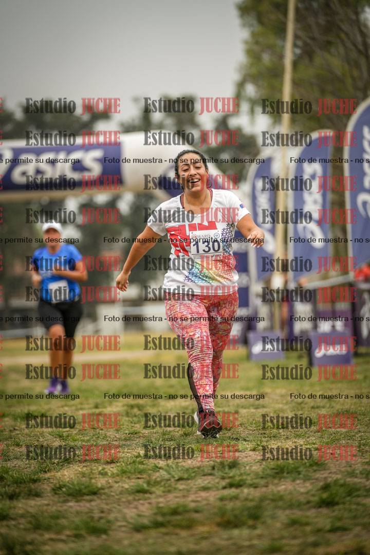 Fotos de la llegada del cross de 6000 m - running teams mujeres y varones