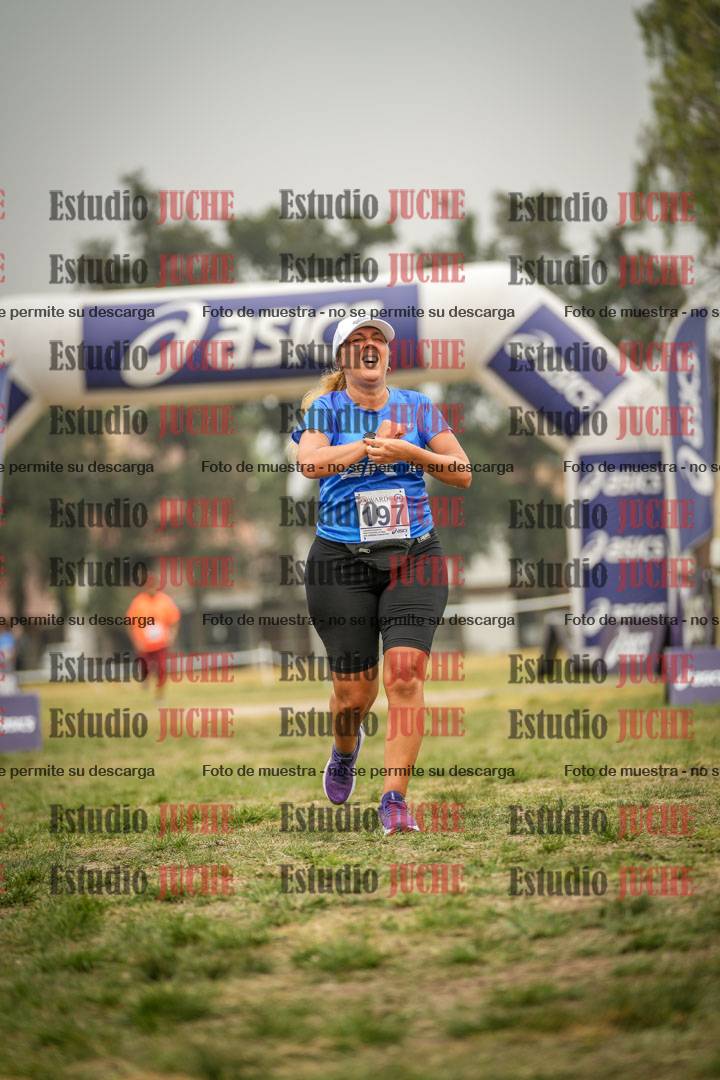 Fotos de la llegada del cross de 6000 m - running teams mujeres y varones