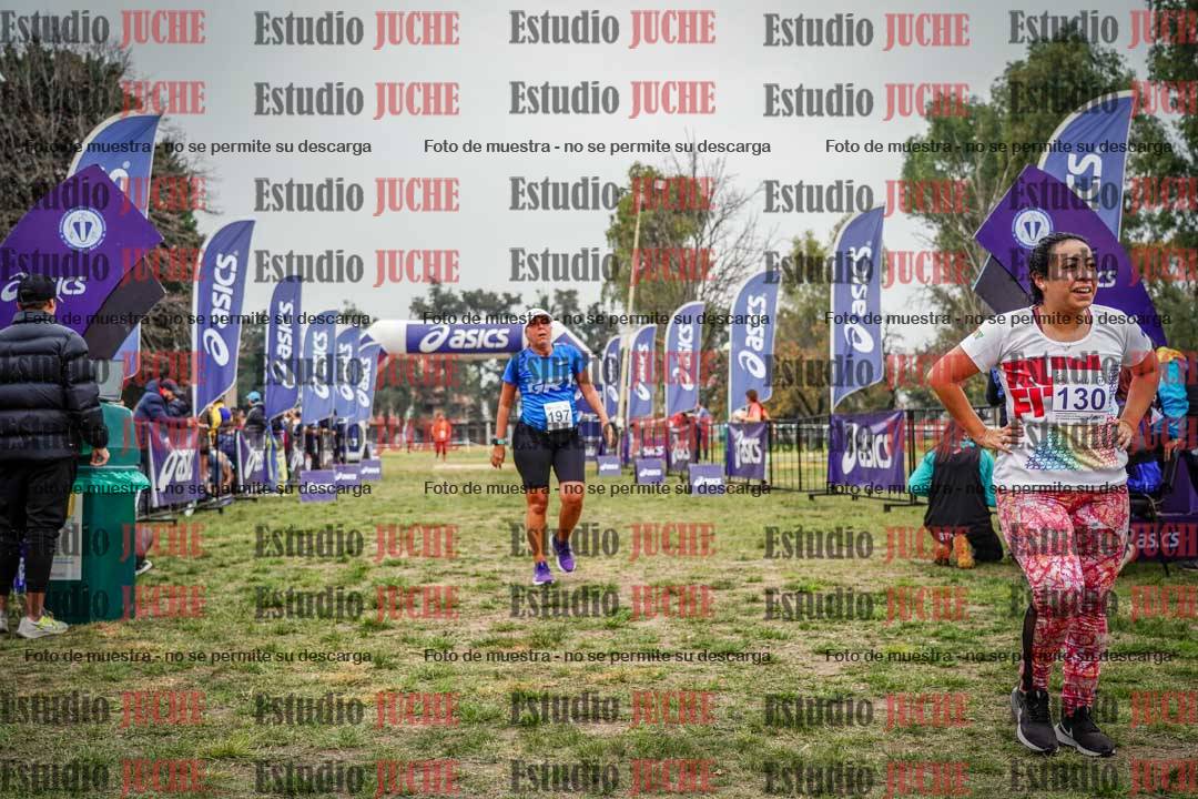 Fotos de la llegada del cross de 6000 m - running teams mujeres y varones