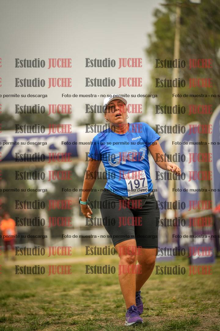 Fotos de la llegada del cross de 6000 m - running teams mujeres y varones